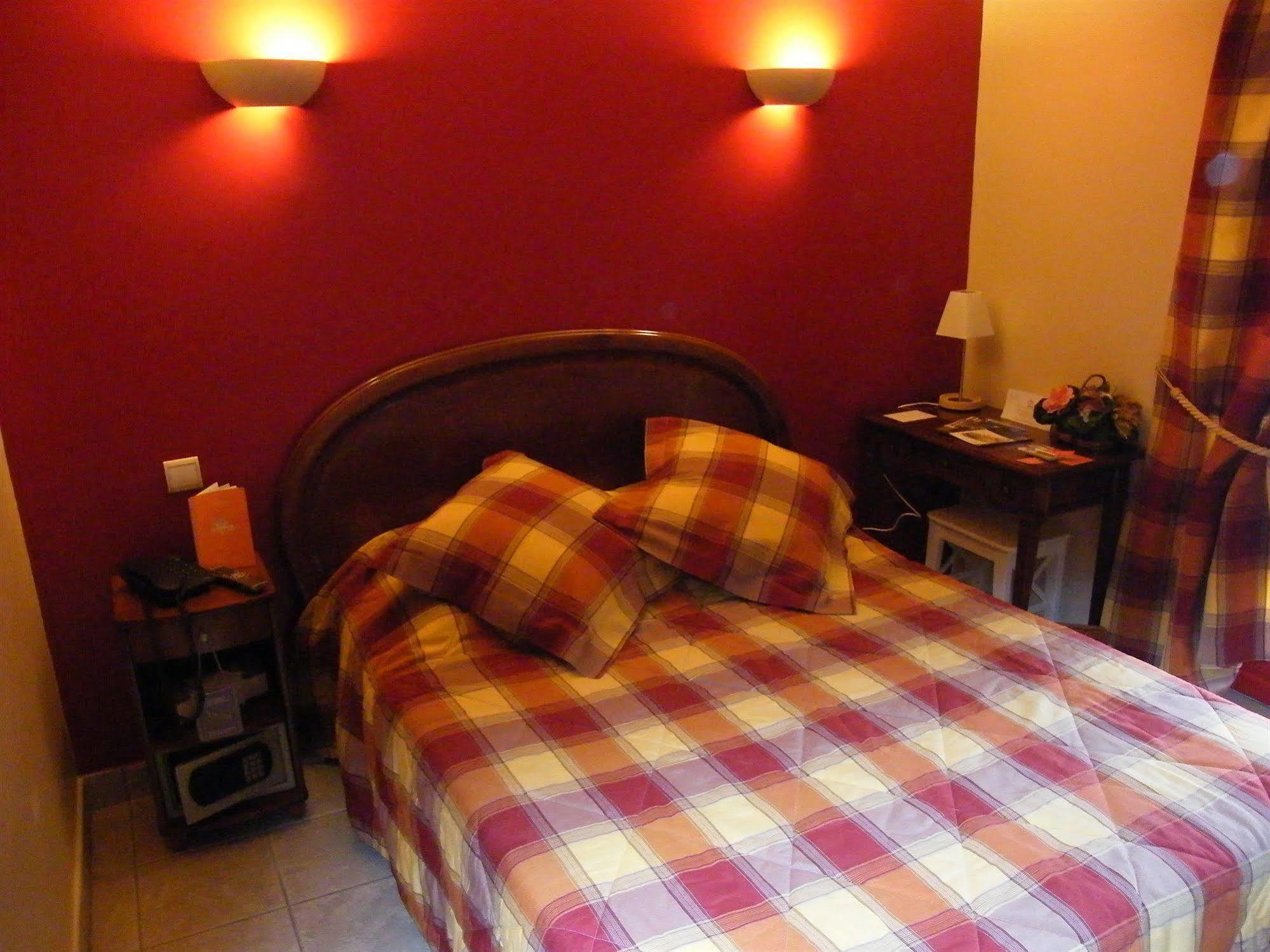 Auberge Du Cheval Blanc - Teritoria Selles-Saint-Denis ภายนอก รูปภาพ