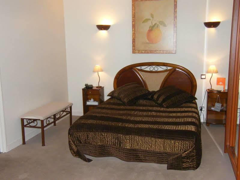 Auberge Du Cheval Blanc - Teritoria Selles-Saint-Denis ภายนอก รูปภาพ